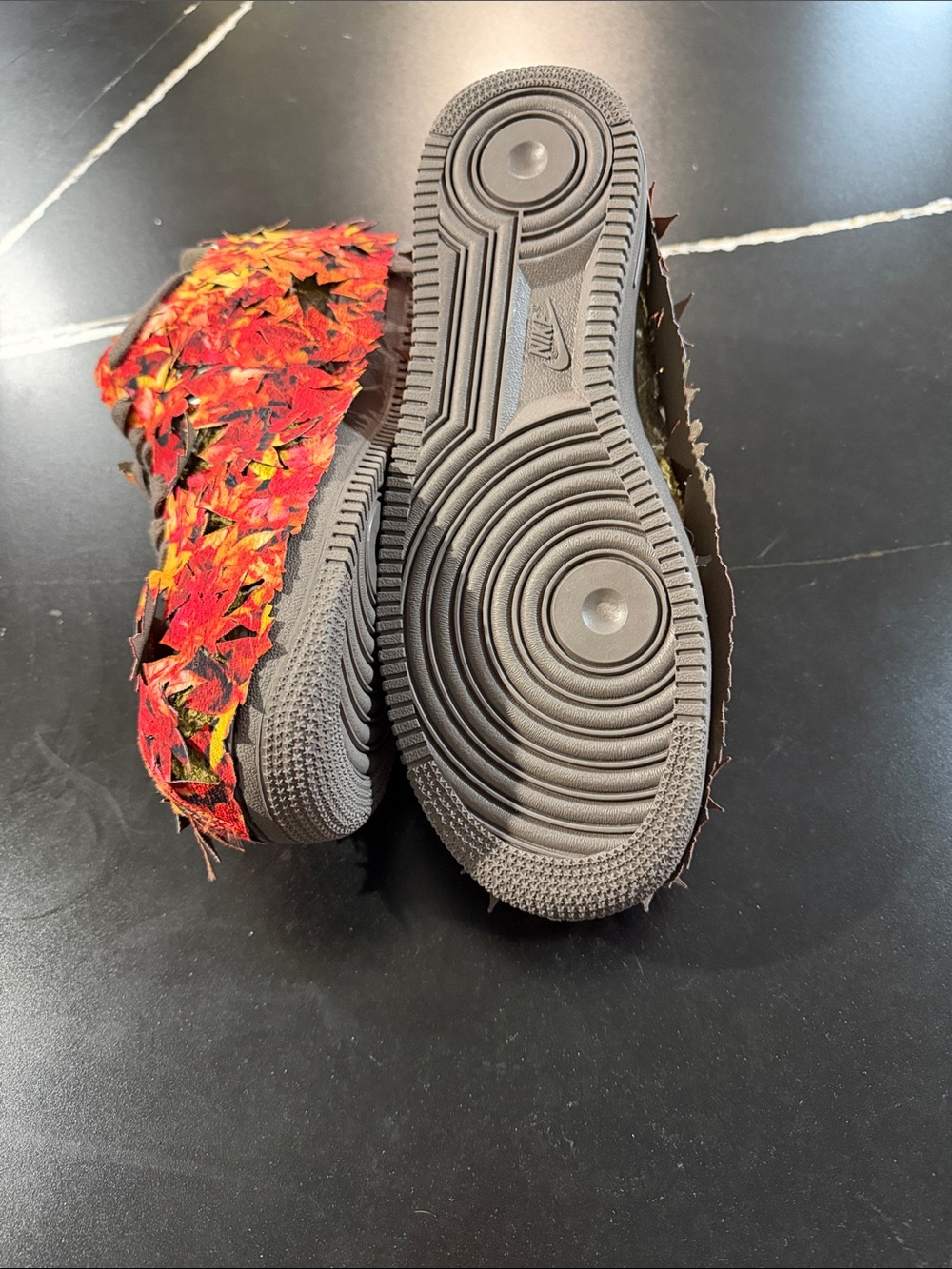 Nike sneakers with red, orange and yellow leaf appliqués - Picture 2 of 5